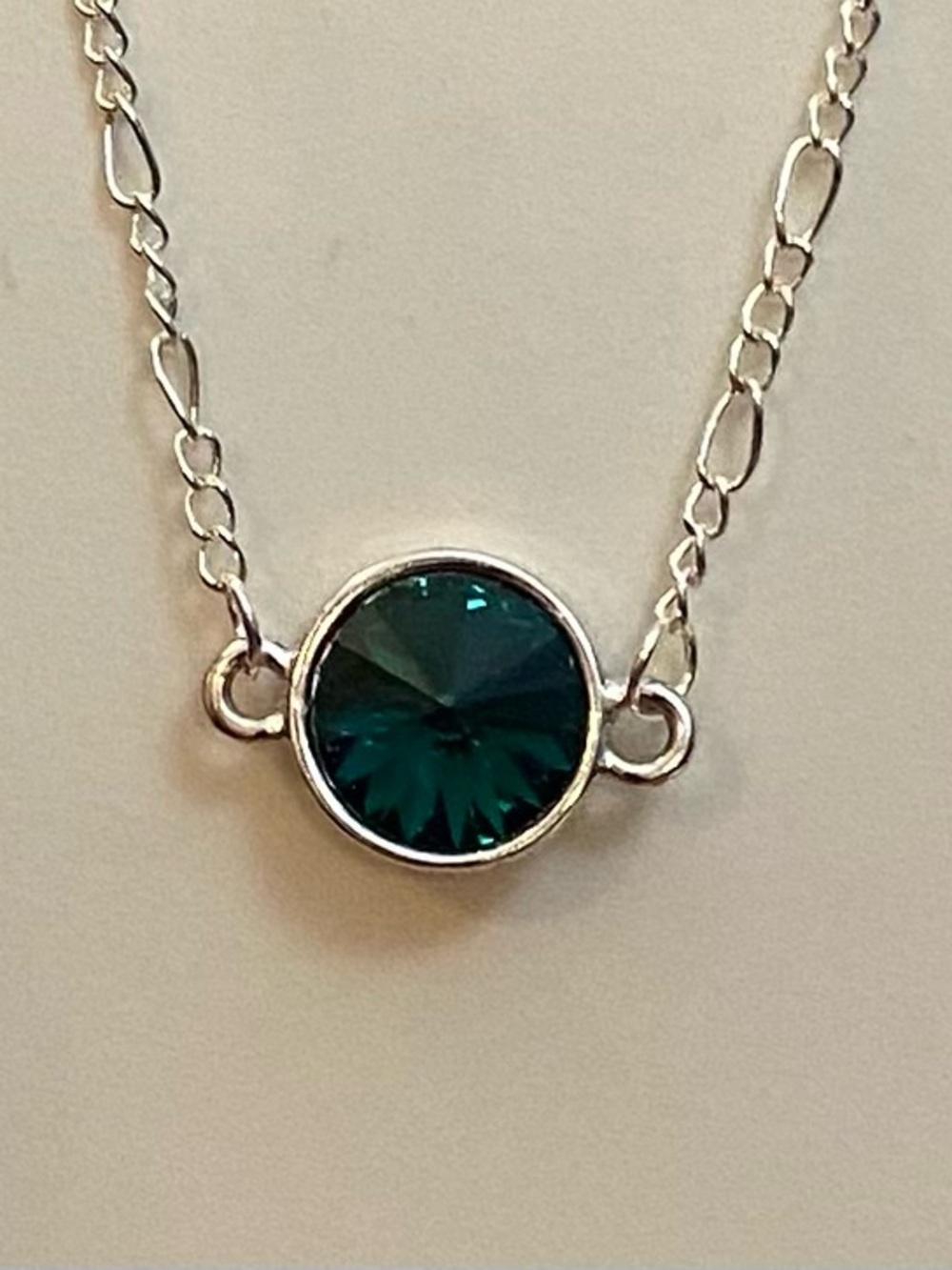 NEW Swarovski Emerald Green Rivoli Crystal necklace